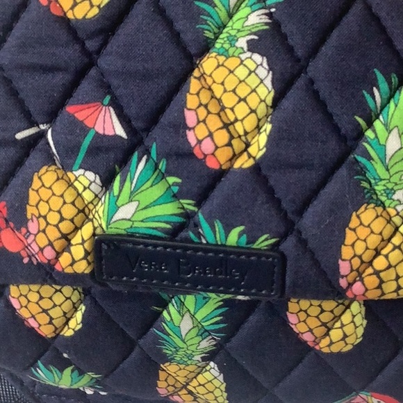 Vera Bradley NWOT- Pineapple Print Quilted Sling Bag - tropical backpack - vacay - Picture 4 of 7
